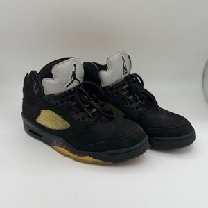 Air Jordan 5 Retro
A Ma Maniére Dusk